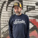 LA FAMILIA LETTERING BLUE SUDADERA
