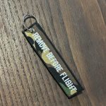 LLAVERO REMOVE BEFORE FLIGHT CAMO