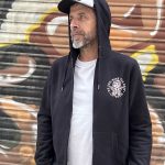 LA FAMILIA WE DEAL WITH THE REST ZIPPER NEGRA