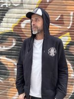 LA FAMILIA WE DEAL WITH THE REST ZIPPER NEGRA