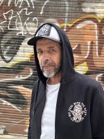 LA FAMILIA WE DEAL WITH THE REST ZIPPER NEGRA - Imagen 4