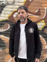 LA FAMILIA WE DEAL WITH THE REST ZIPPER NEGRA - Imagen 5